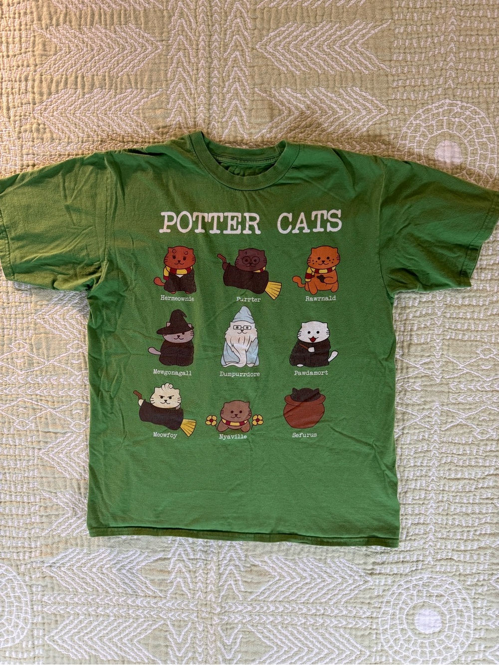GUC Men’s sz Med Potter Cats Green T-Shirt for Harry Potter and Cat Fans